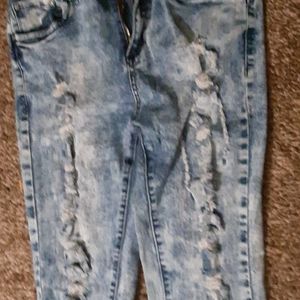 Jeen riped pants